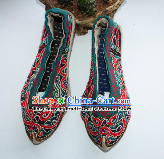 Chinese Yunnan Ethnic Folk Dance Shoes Handmade Strong Cloth Soles Shoes Shui Nationality Embroidered Shoes