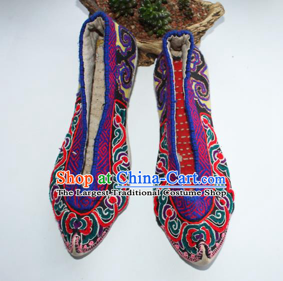 Chinese Yunnan Ethnic Folk Dance Red Shoes Handmade Strong Cloth Soles Shoes Shui Nationality Full Embroidered Shoes