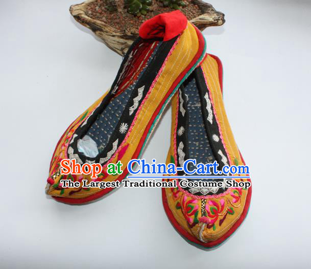 Chinese Yi Nationality Embroidered Shoes Yunnan National Woman Yellow Cloth Shoes Handmade Ethnic Folk Dance Shoes