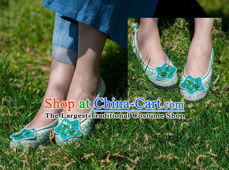 China Handmade Old Beijing Cloth Shoes Folk Dance Shoes National Woman Beige Flax Shoes Embroidered Bamboo Shoes