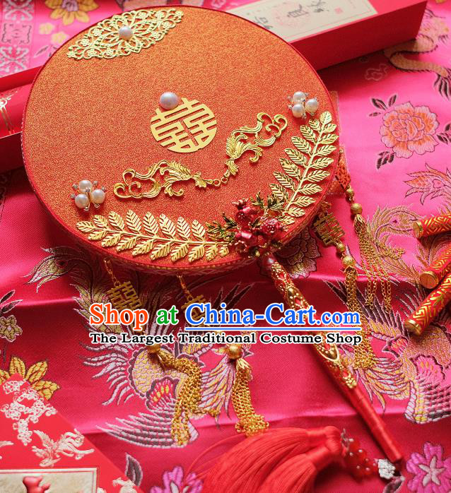 China Traditional Wedding Fan Bride Palace Fan Classical Golden Tassel Circular Fan Handmade Red Silk Fan