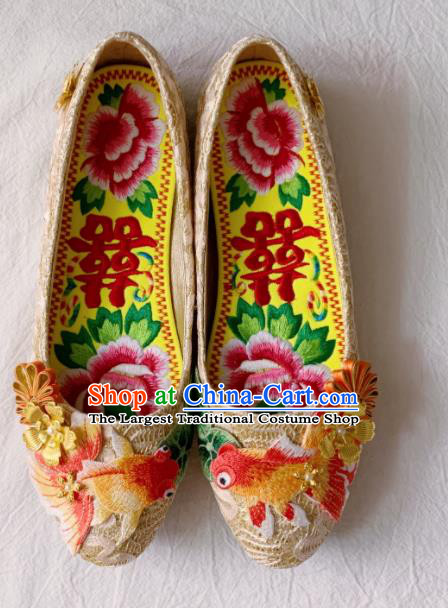 China Handmade Bride Shoes Xiuhe Suit Shoes Wedding Golden Lace Shoes Embroidered Goldfish Shoes