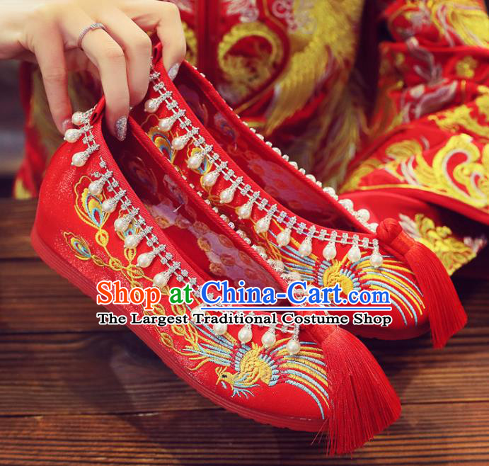 China Embroidered Phoenix Shoes Handmade Bride Shoes Xiuhe Red Satin Shoes Pearls Wedding Shoes