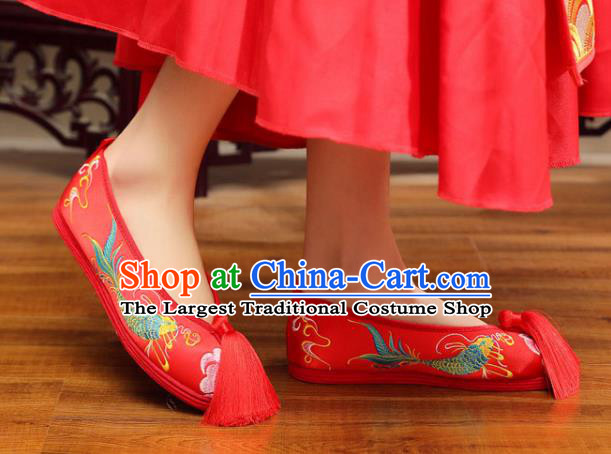 China Handmade Red Satin Shoes Xiuhe Shoes Classical Wedding Shoes Bride Shoes Embroidered Fish Shoes