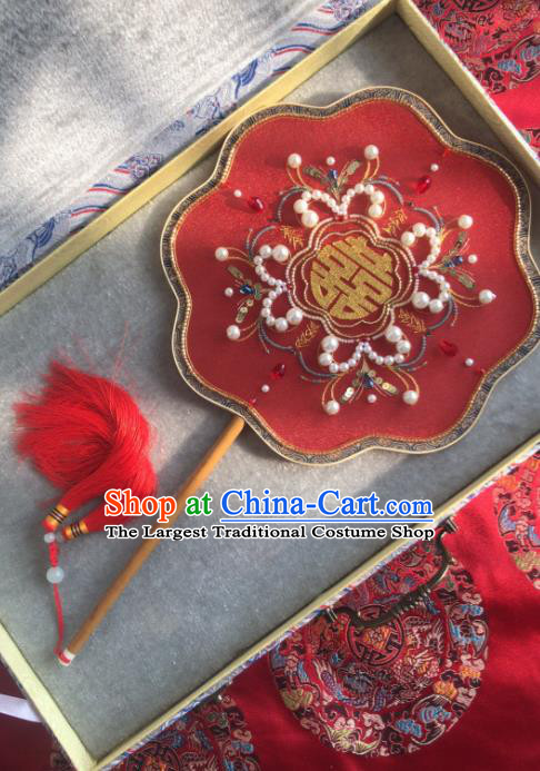 China Traditional Hanfu Dance Fans Wedding Embroidered Beads Fan Handmade Bride Red Silk Palace Fan