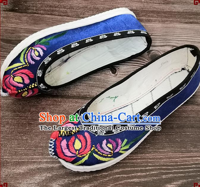 Handmade China National Woman Cloth Shoes Yunnan Ethnic Dance Shoes Embroidered Deep Blue Satin Shoes