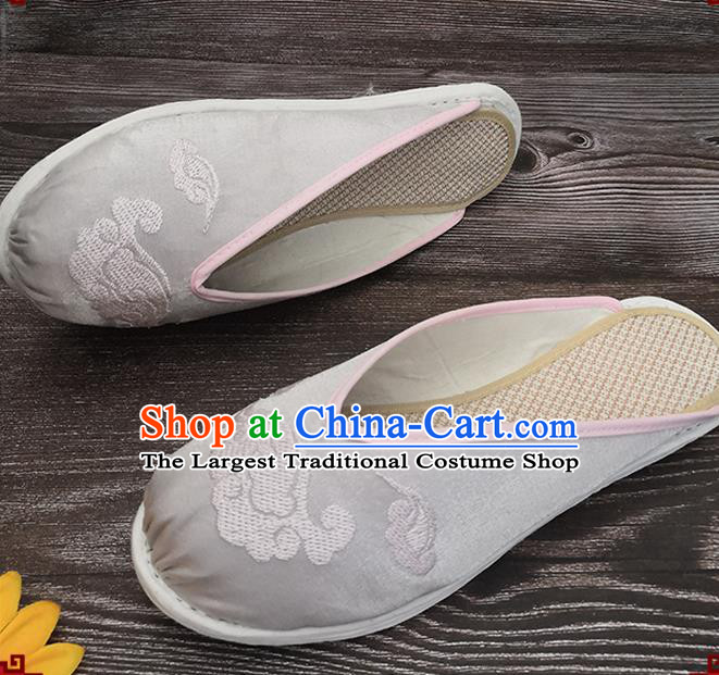 Chinese Woman Slippers National Shoes Handmade Embroidery Cloud Argent Satin Shoes