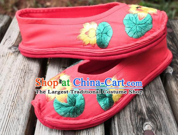 Handmade China National Woman Strong Cloth Shoes Yunnan Ethnic Folk Dance Shoes Wedding Bride Red Embroidered Lotus Shoes