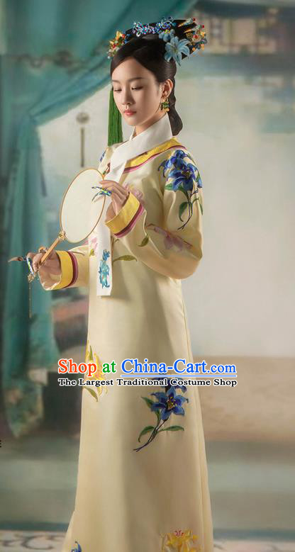 China Qing Dynasty Imperial Consort Embroidered Yellow Dress Traditional Historical Clothing Ancient Court Woman Garment Costumes