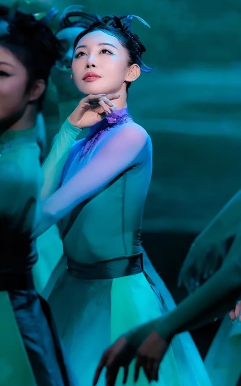 Chinese Spring Festival Gala Inspired Dance Costume Elegant Orchid Stage Performance Outfit Women Group Dance Chiffon Dress
