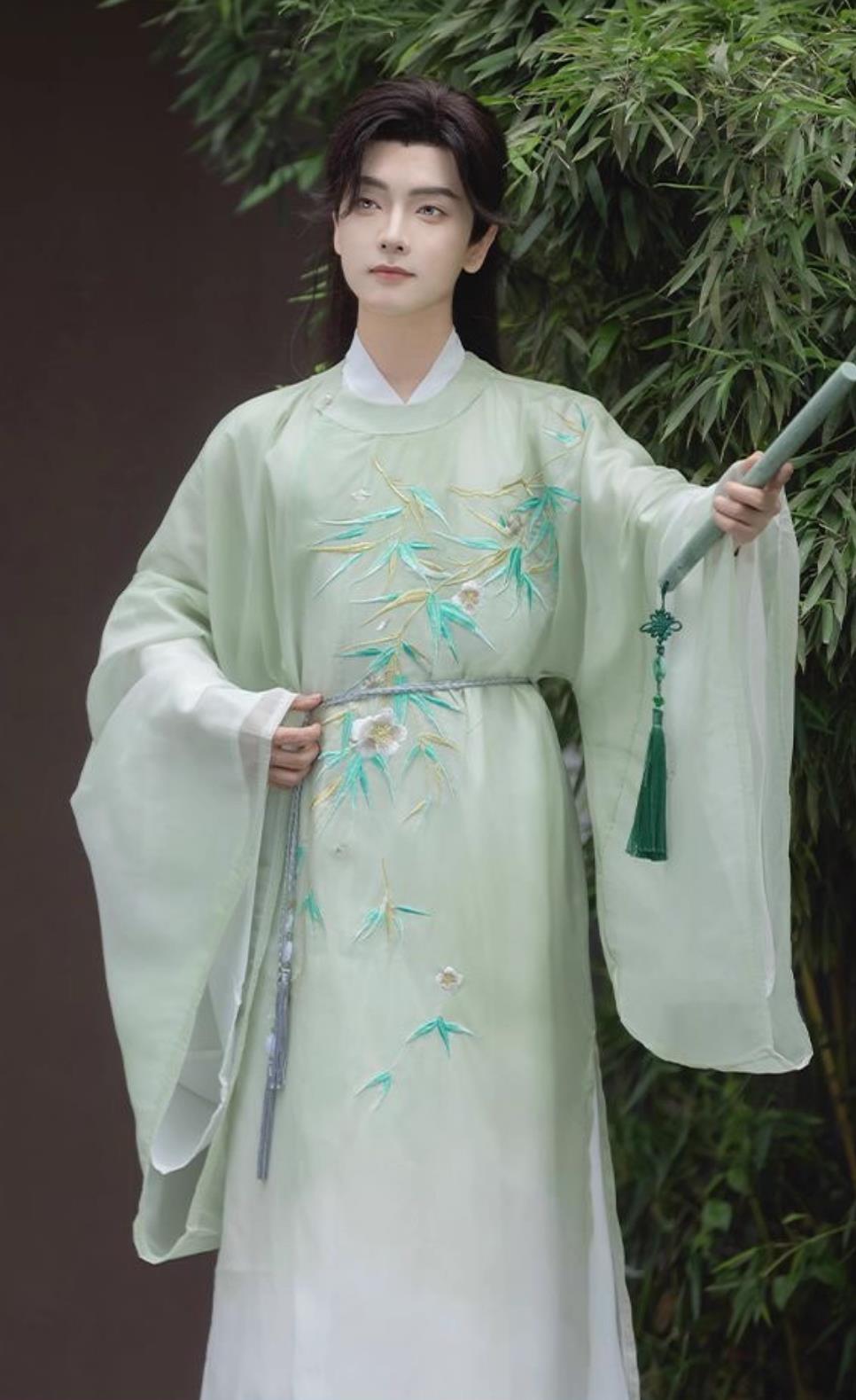 Green Tang Dynasty Hanfu Round Collar Robe Gradient Embroidered Ancient Style Outfit Traditional Chinese Attire