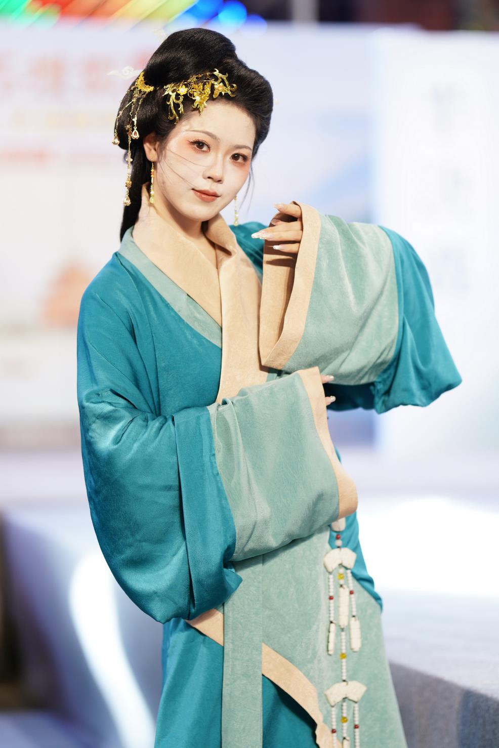 Hanfu Traditional Chinese Costumes Historical Reproduction Clothing Han Dynasty Quju Winding Robe dress