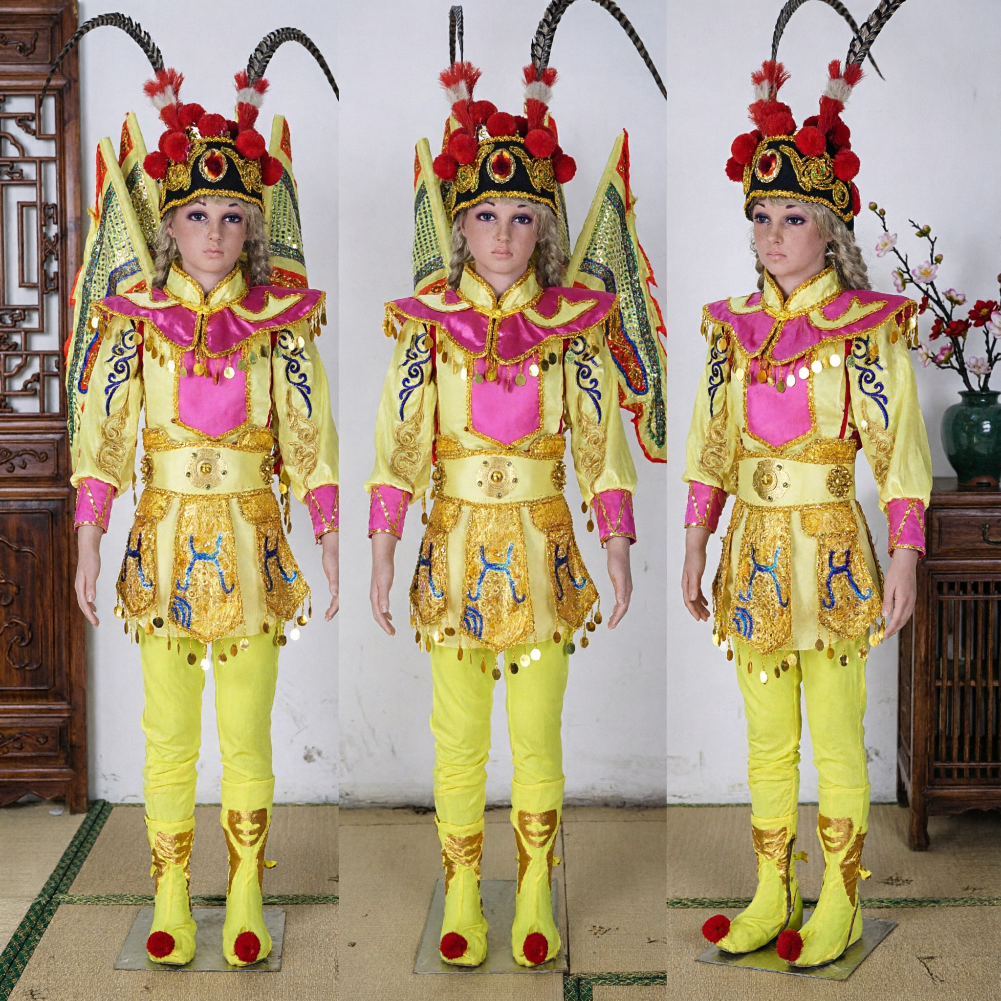 Traje Tradicional de General de la Ópera de Pekín Amarillo Atuendo de Guerrero con Casco y Banderines para Actuación en Escenario - Asian Costume