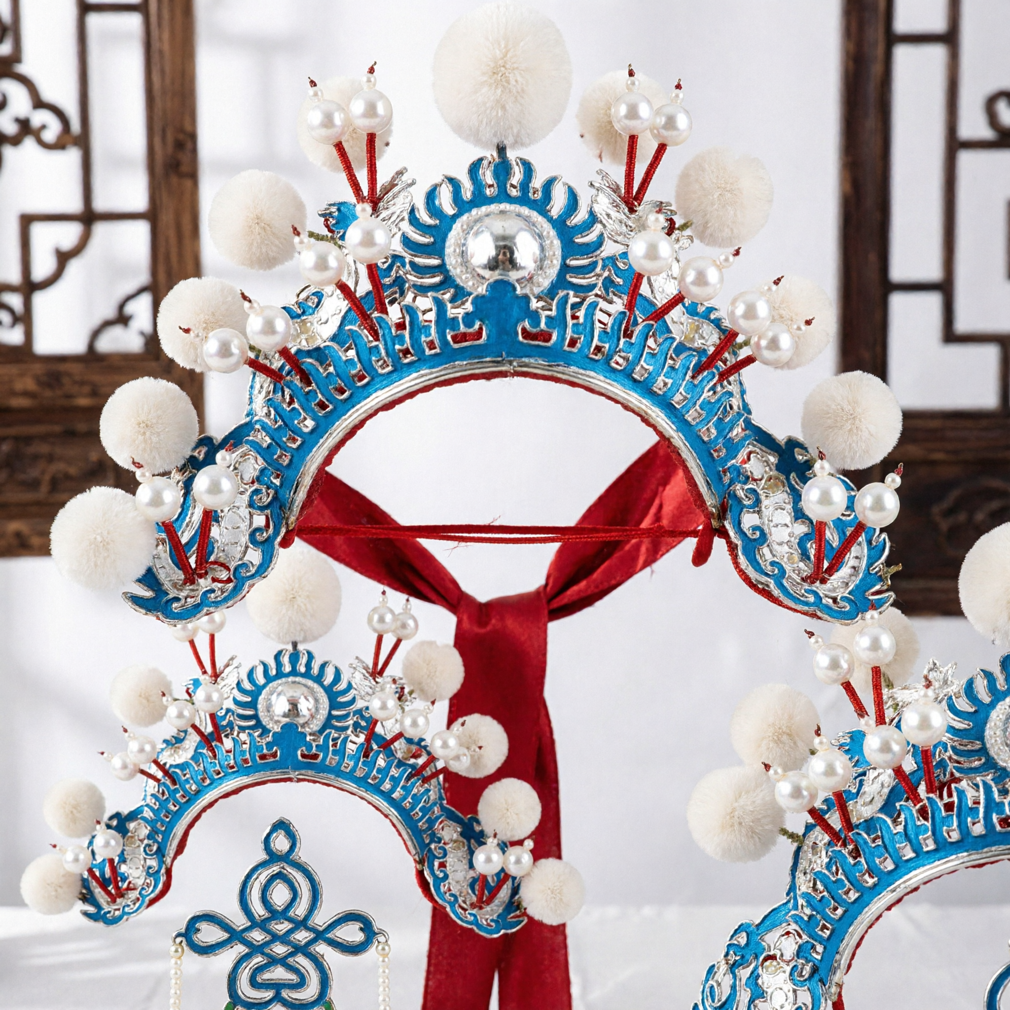 Corona de Fénix Azul de Ópera Tradicional China para la Cabeza con Pompones Blancos y Perlas para Representación Escénica de Boda Hanfu - Asian Costume