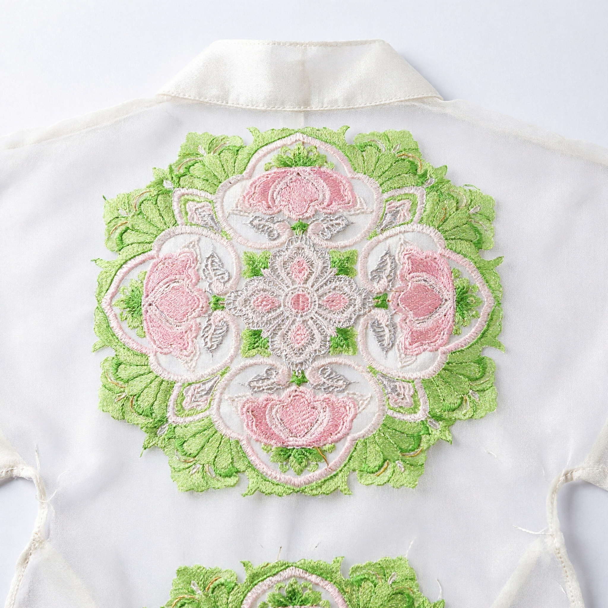 Tradycyjna chińska panelowa tkanina brokatowa z jedwabiu z zielonym motywem lotosu do strojów Hanfu i dekoracji domu - Asian Costume