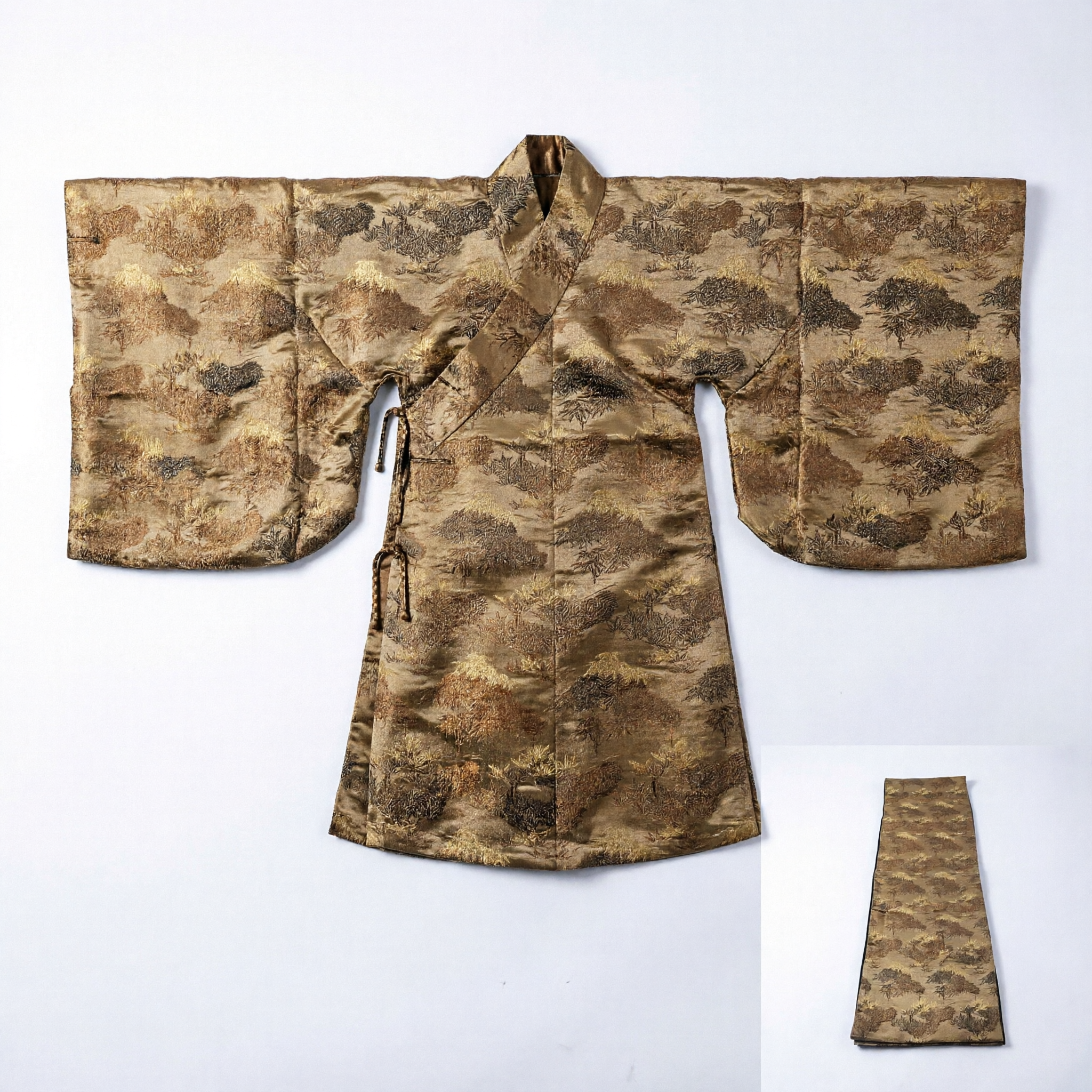 لفة قماش بروكيد حريري صيني تقليدي بني بنقش شجرة الصنوبر لصنع أزياء الهانفو وتانغ سويت - Asian Costume