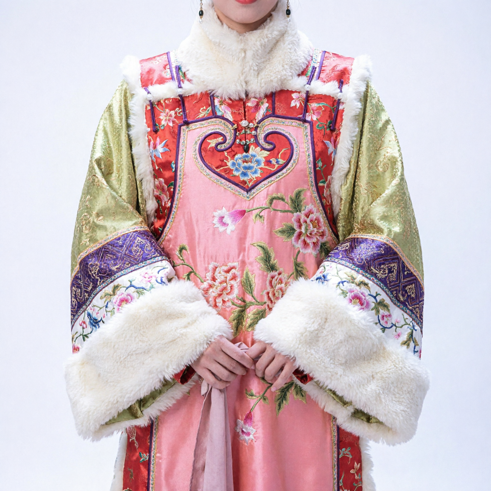Traditionelles chinesisches Qing-Dynastie-Prinzessinnenkostüm, rosa bestickte Manchu-Robe mit Pelzbesatz und Kopfschmuck-Set - Asian Costume