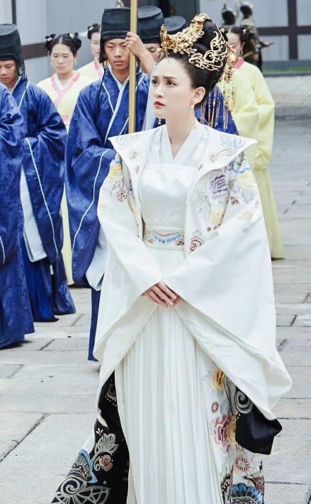 Chinese Traditional Ancient Drama Queen Dugu Hanfu Dress Sui Dynasty Empress Embroidered Historical Costume and Headpiece for Women