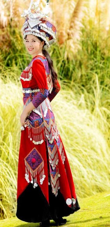 China Yi Ethnic Wedding Apparels Festival Women Red Dress Yunnan Minority Celebration Clothing Folk Dance Costumes and Headdress