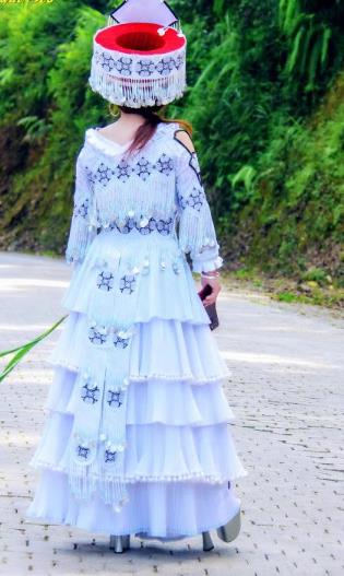Top Grade China Traditional Miao Ethnic Costumes Yunnan Minority Nationality Folk Dance White Dress and Headwear