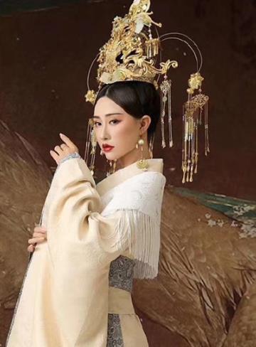 Chinese Ancient Court Queen White Hanfu Dress Traditional Han Dynasty Empress Replica Costumes and Headpiece for Women