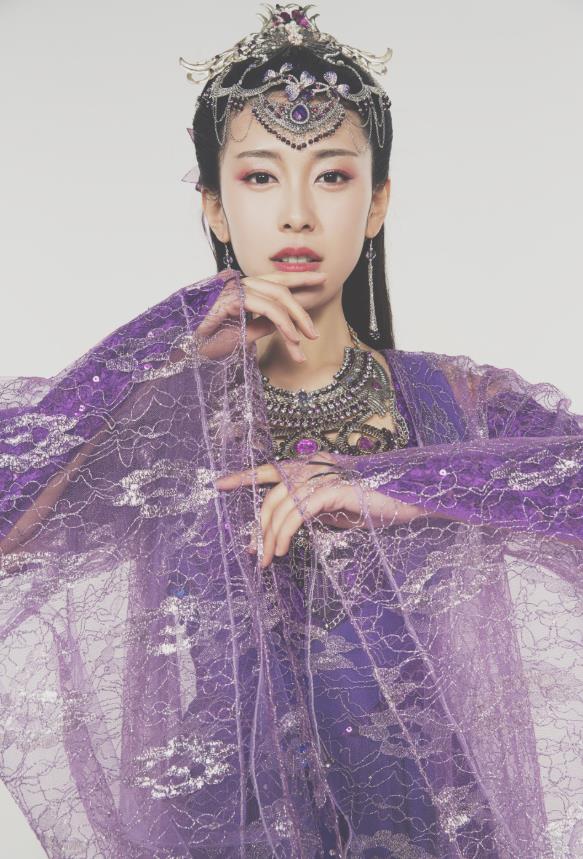 Chinese Ancient Dancer Su Yiyi Purple Dress Historical Drama Jueshi Qianjin Costume and Headpiece for Women
