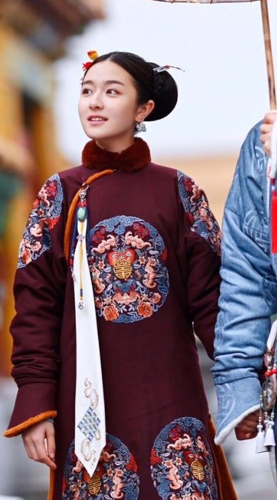Chinese Ancient Garment Manchu Historical Costumes and Hairpins Drama Dreaming Back to the Qing Dynasty Princess Consort Ming Wei Qipao Dress