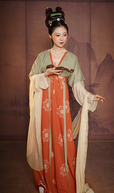 China Traditional Tang Dynasty Palace Lady Historical Clothing Ancient Court Beauty Hanfu Dress Garments for Women